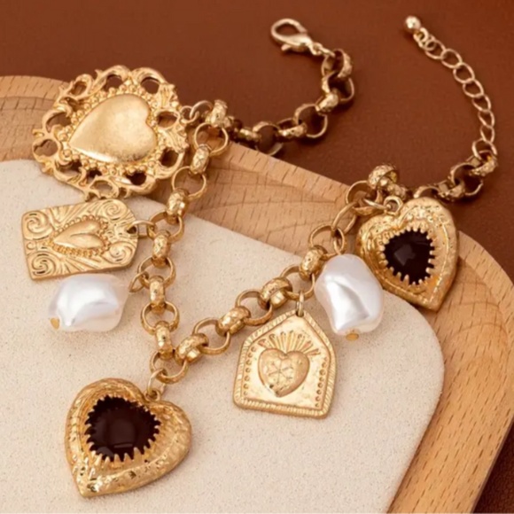 Luxurious Women's Charm Bracelet - Golden-Tone -Faux Pearl Brand New With Tags - Picture 3 of 7